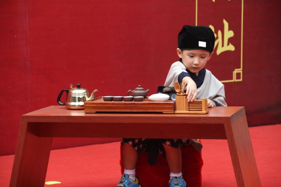 穿汉服玩穿越,诵国韵习礼仪 穿汉服玩穿越,诵国韵习礼仪