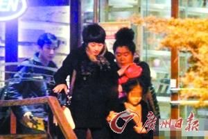 早先拍到的一家四口。 早先拍到的一家四口。