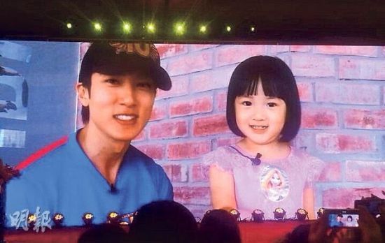 吴尊与3岁半的女儿Nei Nei十分相似。 吴尊与3岁半的女儿Nei Nei十分相似。
