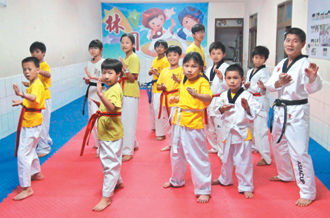 许姓男童昨晚一如往常,到林园跆拳道馆和其他同学一起练拳。 许姓男童昨晚一如往常,到林园跆拳道馆和其他同学一起练拳。