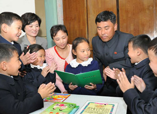 朝鲜5岁文学神童写日记歌颂金正恩 朝鲜5岁文学神童写日记歌颂金正恩
