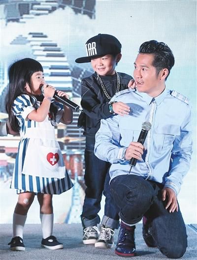 曹格与女儿 曹格与女儿