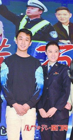 纪帅(左)