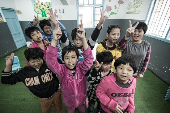 松溪特殊学校的学生们看到我们就像是认识了新朋友,特别开心